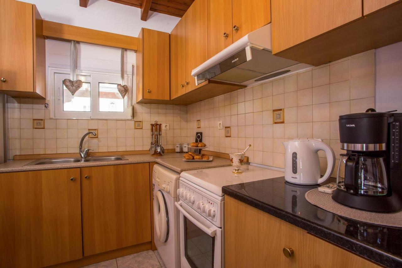 Vicki's House 2-bedroom With Yard And Garden * Ialysos (Rhodes)